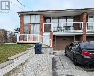 MAIN FLOOR - 71 SORLYN AVENUE Toronto (Rustic), Ontario