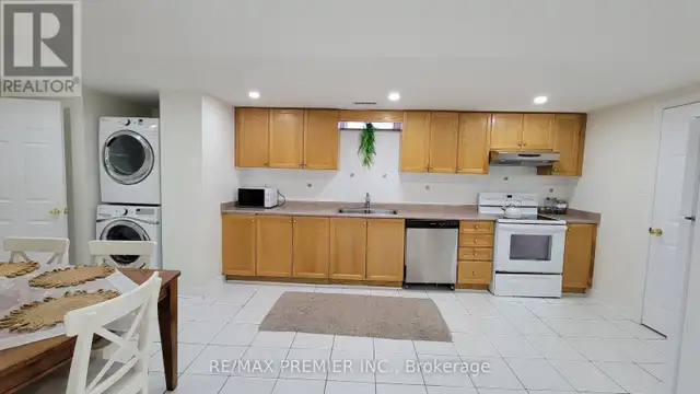 BASEMENT - 25 GRANITE STREET Vaughan (East Woodbridge), Ontario in Long Term Rentals in Markham / York Region - Image 2