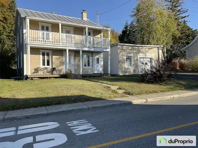 Située sur la rue des Érables à Neuville, au coeur d'un des 10 plus beaux villages au Québec, cette...