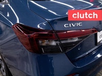 NO ACCIDENTS / CLEAN CARFAX / 1 OWNER / Cruise Control, Adaptive Cruise Control, Passive Keyless Ent... (image 9)