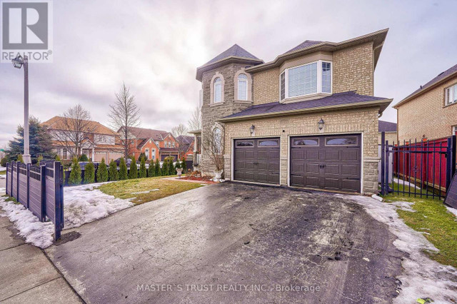 141 TOWER HILL RD Richmond Hill, Ontario in Houses for Sale in Markham / York Region - Image 2