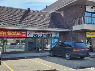 1,571 sq. ft. main floor retail space. Full window front in shopping plaza on Gervais Road connectin...