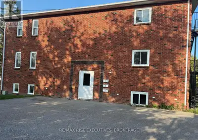 Fully renovated from top to bottom, this bright and spacious 3-bedroom, 1-bathroom suite offers mode...