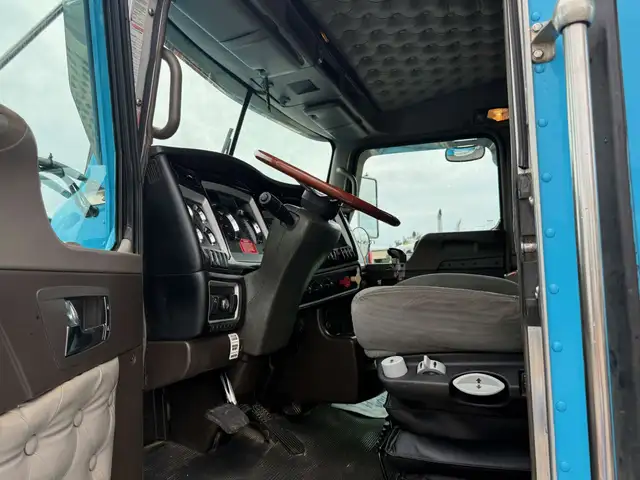 2013 Kenworth T800 Triaxle26FT Roll Off Truck in Heavy Trucks in Oakville / Halton Region - Image 14
