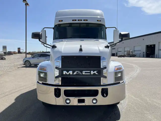 2020 Mack Anthem 64T 70 18 speed in Heavy Trucks in Regina - Image 10