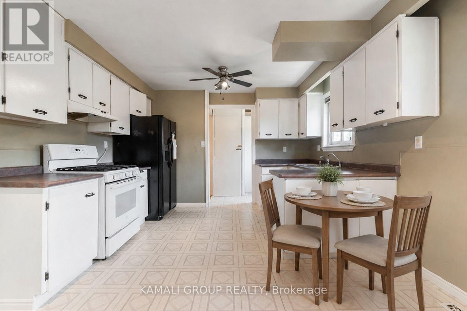 MAIN - 15 WALTER AVENUE Newmarket (Bristol-London), Ontario 5