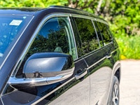 Memory Seat - Heated Seats Powerful 3.6L V-6 engine with 4x4 capability - Premium audio system with... (image 6)