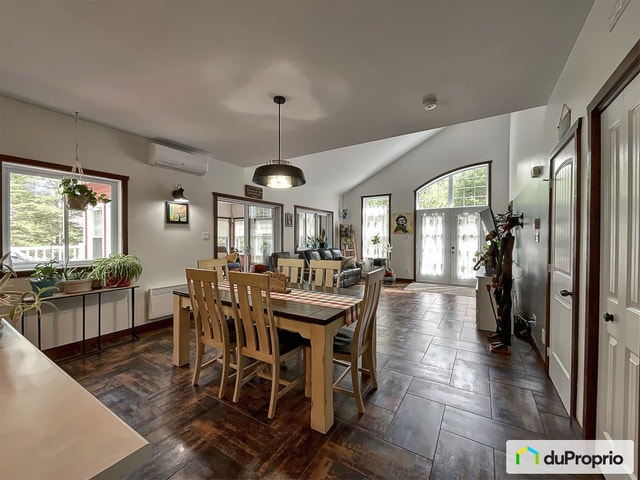 $689,000 - Bungalow for sale in St-Denis-De-Brompton — photo 2