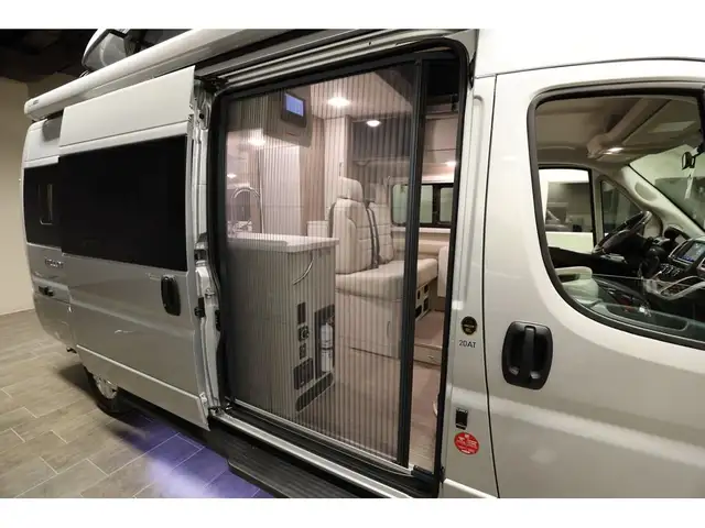 2022 Thor Motor Coach Tellaro Sequence / tellaro 20A Classe B av in Travel Trailers & Campers in Laval / North Shore - Image 5