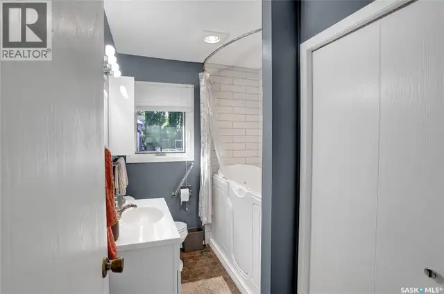 704 Leeville DRIVE Assiniboia, Saskatchewan in Houses for Sale in Moose Jaw - Image 23