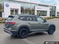 Only 90 Miles! This Volkswagen Atlas boasts a Intercooled Turbo Regular Unleaded I-4 2.0 L/121 engin... (image 4)