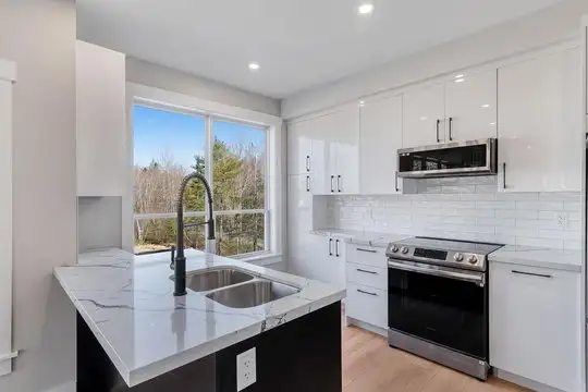 674 Highway 2 Elmsdale in Long Term Rentals in Truro - Image 7