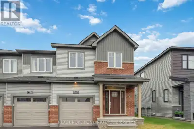242 TULLAGHAN HEIGHTS Ottawa, Ontario