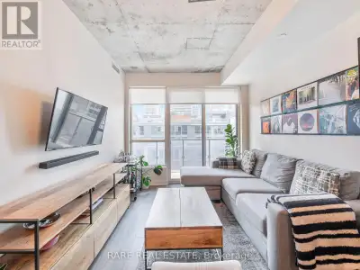 Welcome to DNA3 modern living in the heart of the best stretch of King West! Whether you're moving i...