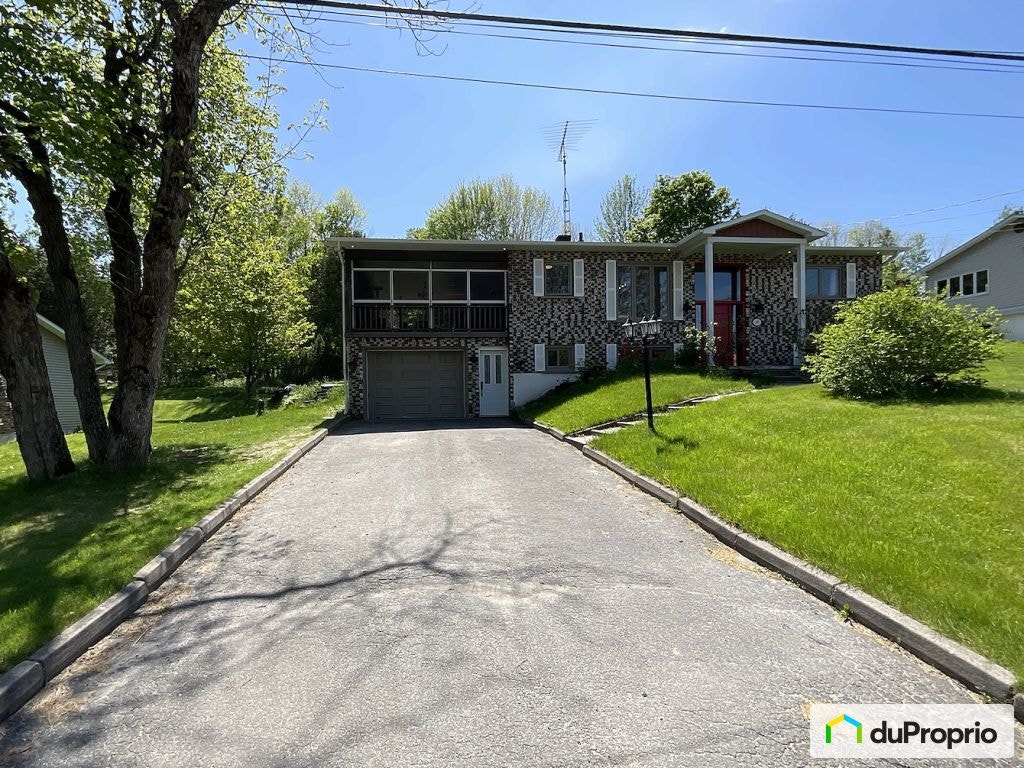 $470,000 - Bungalow for sale in St-Francois-Xavier-De-Brompton — photo 1