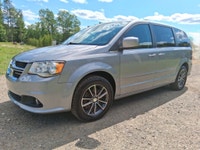2017 dodge grand caravan sxt plus cuir mags 2 chauffage cruise 4 vitres électriques propre roule bie... (image 1)
