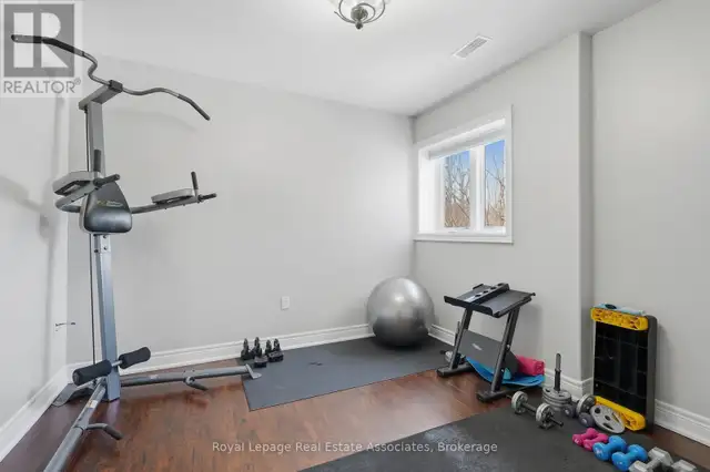 100 CHESSWOOD TRAIL Hamilton, Ontario in Houses for Sale in Oakville / Halton Region - Image 35
