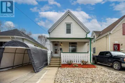 Welcome to 401 Salisbury Street in a well-established neighbourhood, this home offers a spacious,fen...