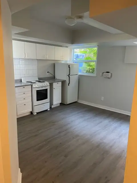 Bachelor Apartments - Ottawa Street in Long Term Rentals in Windsor Region - Image 4