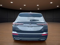 Price includes $1,000 finance credit. Price does not include fees or taxes. The 2025 Mitsubishi Outl... (image 4)