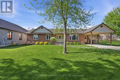 Welcome to lakeside living in the heart of Port Dover! Just moments from the shores of Lake Erie, th...
