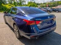 [190,000km AC / Tilt & Telescopic Steering / Power Windows-Mirrors-Locks-Keyless Entry / Cruise Cont... (image 3)