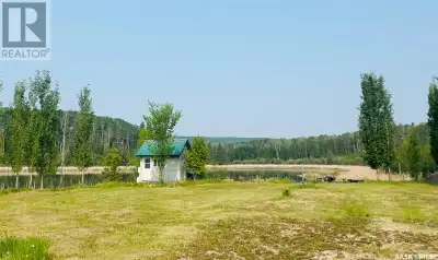 Welcome to #8 Jeanette Drive, Martins Lake. An hours drive North of Saskatoon, Martins Lake Regional...