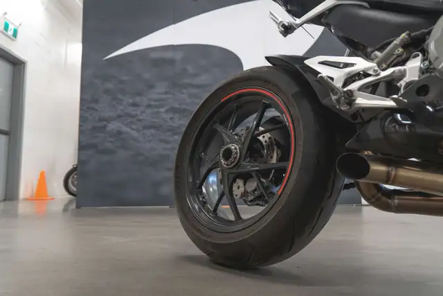 2025 Ducati Panigale V2 *BAS KMs!*5533992136638566426