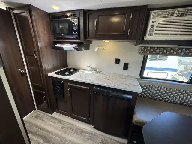 2020 ,Jay Flight,Jayco Baja 154BH in Travel Trailers & Campers in Kamloops - Image 11
