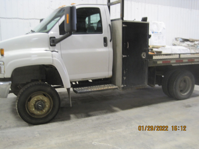 2006 GMC  5500   4X4 Deck Truck in Cars & Trucks in Edmonton - Image 4