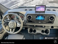 Mercedes-Benz Rive-Sud, la destination Mercedes-Benz par excellence. Bienvenue en première classe. D... (image 9)