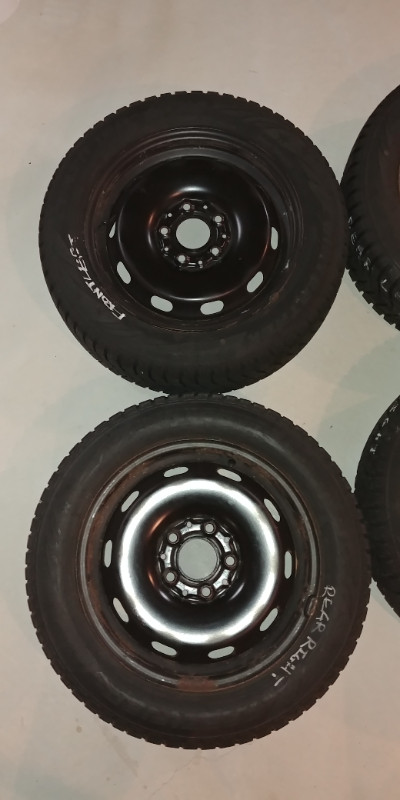 Roues et pneus d'hiver 15 pouces / 15 inch Winter Tires + Wheels dans Pneus et jantes  à Ouest de l’Île - Image 2