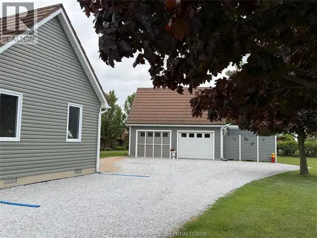 3932 St Clair PARKWAY Port Lambton, Ontario in Houses for Sale in Chatham-Kent - Image 4