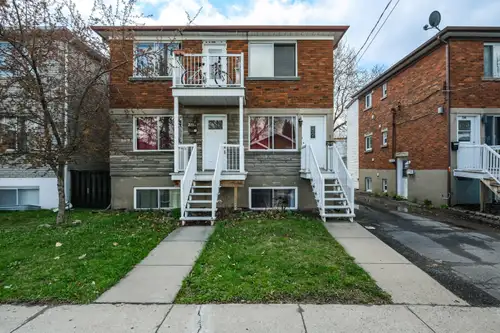 Deux 4 et demi disponible dans le même immeuble au 2152-2154 St-Thomas à Longueuil. Près de tous les...