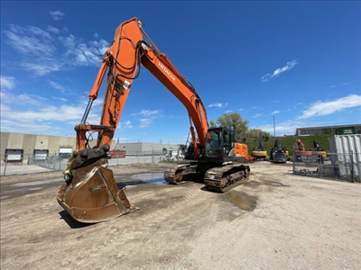 Hours: 6124 | Location: Cambridge, ON, CA | Arms: Medium Arm; Attachments: Aux Hydraulics; Attachmen...