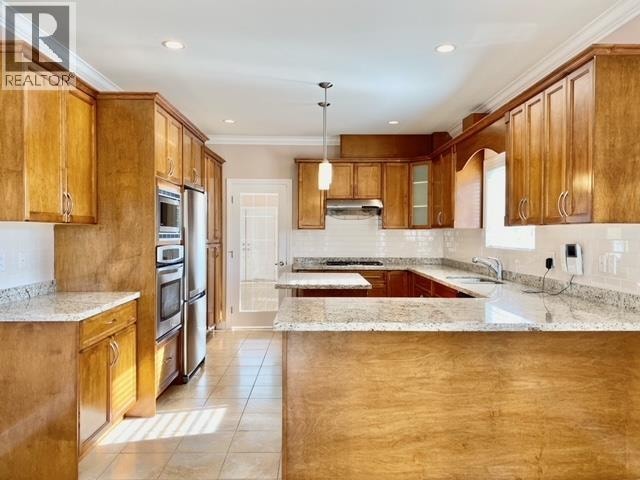 1XX9 SPERLING AVENUE Burnaby, British Columbia 3