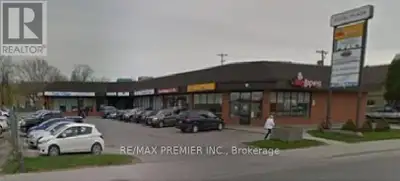 Situated in the heart of Lindsay, this retail space enjoys excellent visibility, convenient access a...