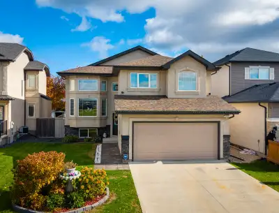 202 Audette Drive, Winnipeg, MB OPEN HOUSE! Saturday Oct 25th 12:00-1:30pm Offers as received. Metic...