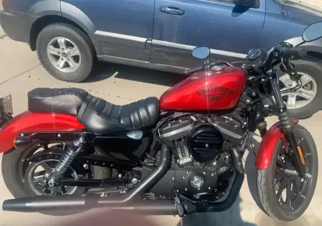 2018 HARLEY SPORTSTER IRON 883XL (FINANCING AVAILABLE) in Sport Touring in Strathcona County - Image 5