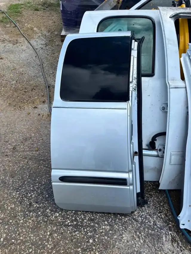 DODGE RAM R REAR DOOR