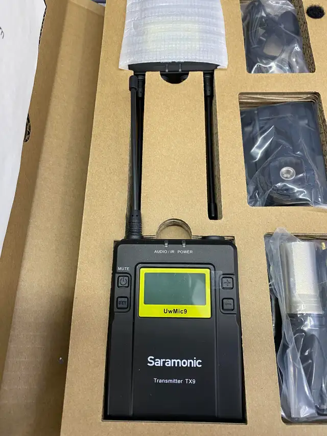 Saramonic UwMic9 UHF Wireless Microphone System in Performance & DJ Equipment in City of Toronto - Image 3