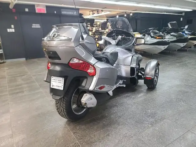 2012 Can-Am SPYDER RT-S SE5 MAGNESIUM in Sport Touring in Lanaudière - Image 8