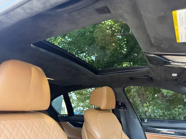 2019 BMW 7 Series 750i xDrive in Cars & Trucks in Calgary - Image 17