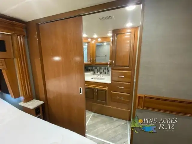 2018 Fleetwood RV Discovery 38K only 14,584 Miles in RVs & Motorhomes in Moncton - Image 38