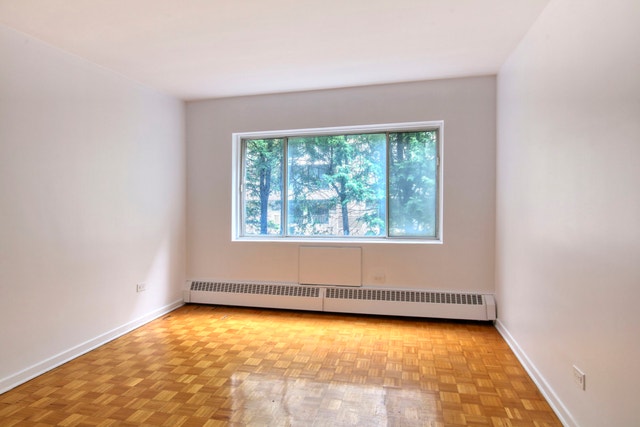 2400 Van Horne — photo 3