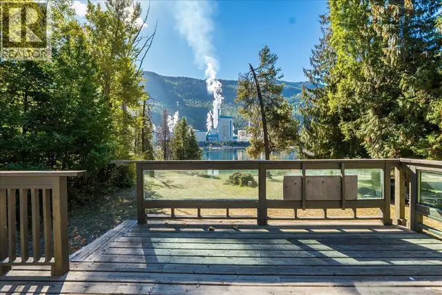 3788 Broadwater Road Castlegar, British Columbia in Houses for Sale in Nelson - Image 23