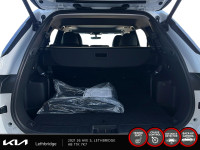 2025 Mitsubishi Outlander LE Experience the Mitsubishi Outlander LE with only 33 km on the odometer.... (image 6)