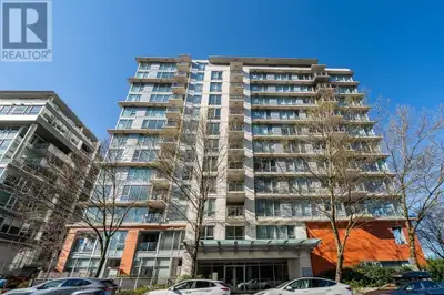 Sub-penthouse with AIR CONDITIONING at the popular Foundry building by Polygon. SW CORNER HOME with...
