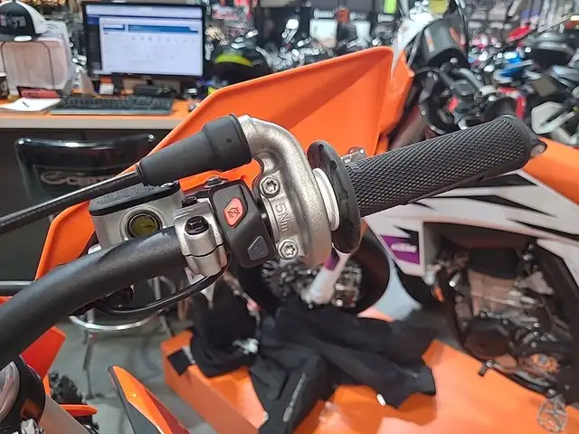 2025 KTM XC 300 in Dirt Bikes & Motocross in Calgary - Image 14