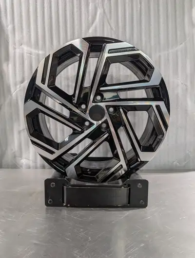 Brand new gloss black, machined rims for Hyundai Size: 19"x 7.5" Bolt Pattern: 5x114.3 ET: 45 Bore:...